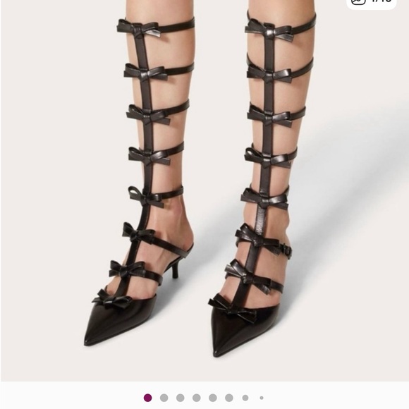 Valentino Garavani Black Bow Gladiator Heels - Picture 1 of 8